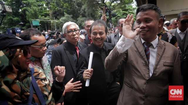 Diperiksa 9 Jam, Roy Suryo Cs Lolos Penahanan Kasus Ijazah Jokowi