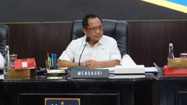 Mendagri Tito Beri Warning Keras Pejabat: Stop Pesta Mewah & Flexing Harta!