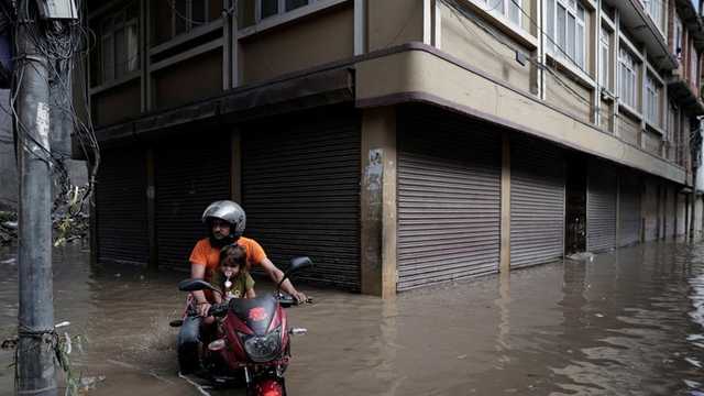 Banjir dan Longsor Nepal-India: Puluhan Orang Tewas, Penyelamatan Terhambat