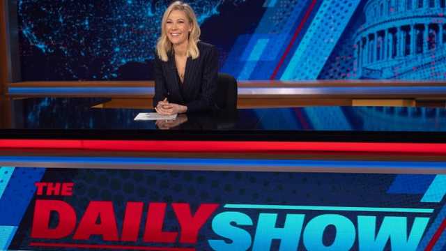 Desi Lydic Sabet Emmy Kedua, The Daily Show Bebas 'Senggol' Politik