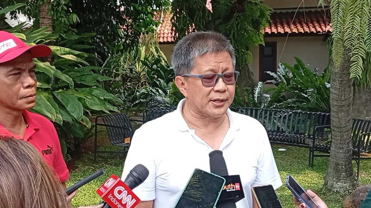 Rocky Gerung puji Kakorlantas Polri bekukan sirine berlebihan