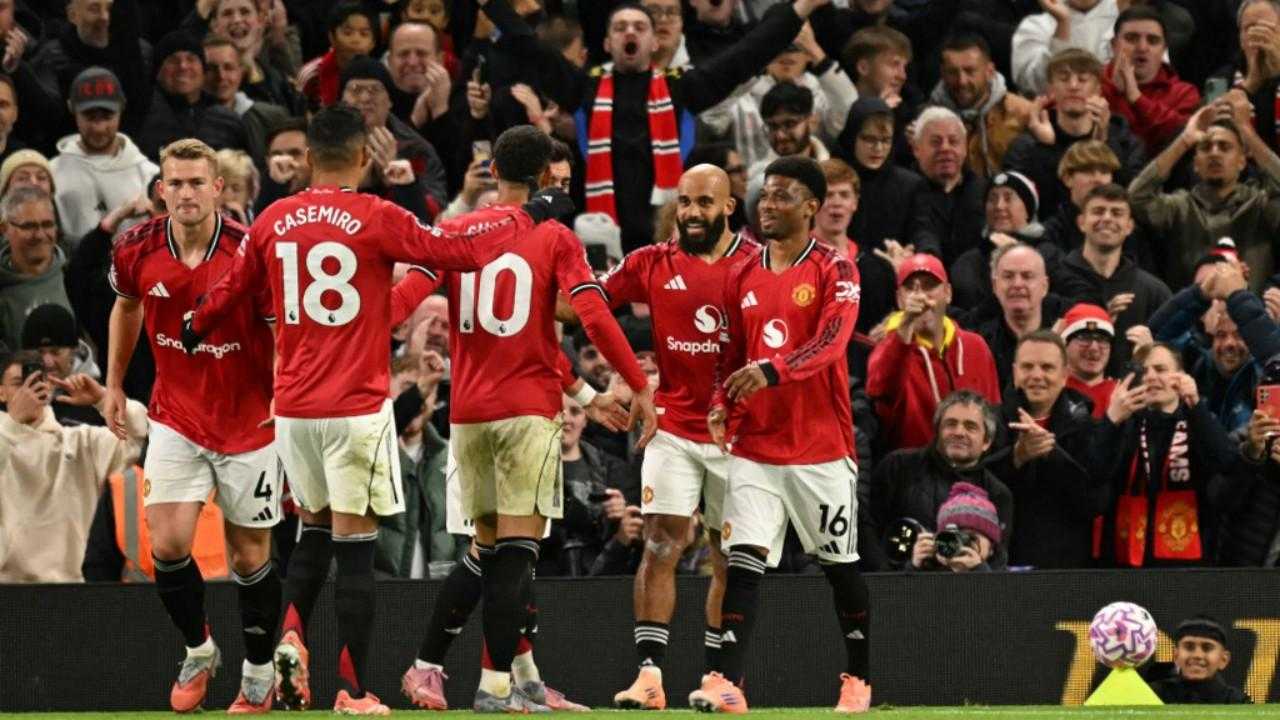 Manchester United Bangkit, Rooney Soroti Strategi Transfer Lebih Cerdas