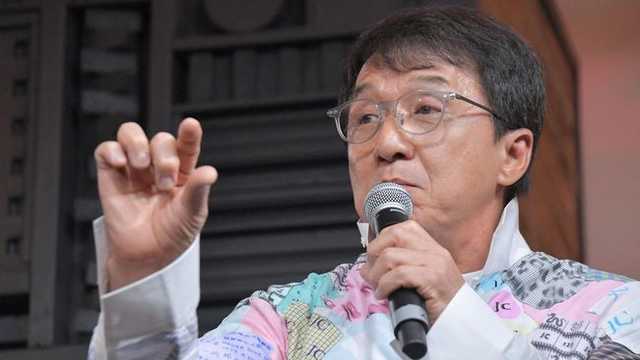 Jackie Chan Naik Panggung Konser SEVENTEEN di Hong Kong