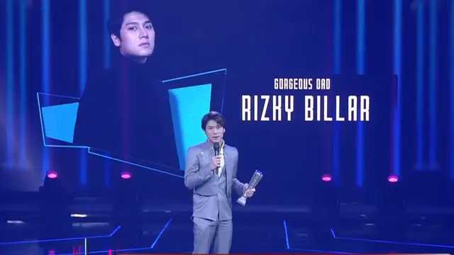 Rizky Billar kembali raih penghargaan "Gorgeous Dad" di Infotainment Awards 2025