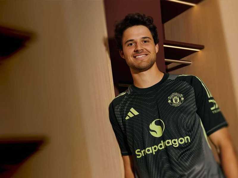 Ruben Amorim ungkap alasan MU pilih Senne Lammens ketimbang Emiliano Martinez