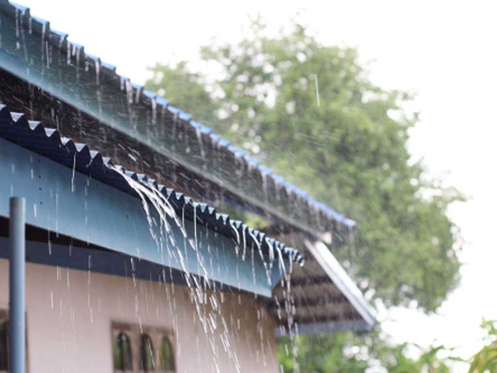 Kemenkes: Waspada Mikroplastik di Air Hujan Jakarta, Ini Dampaknya