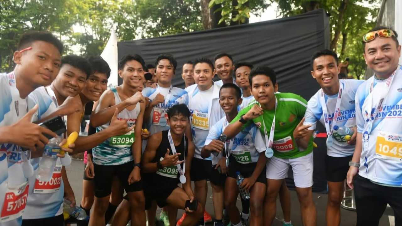 Seskab Teddy Inspirasi November Run Kemsos, Ajak Ribuan Peserta Lari Bersama Sejarah