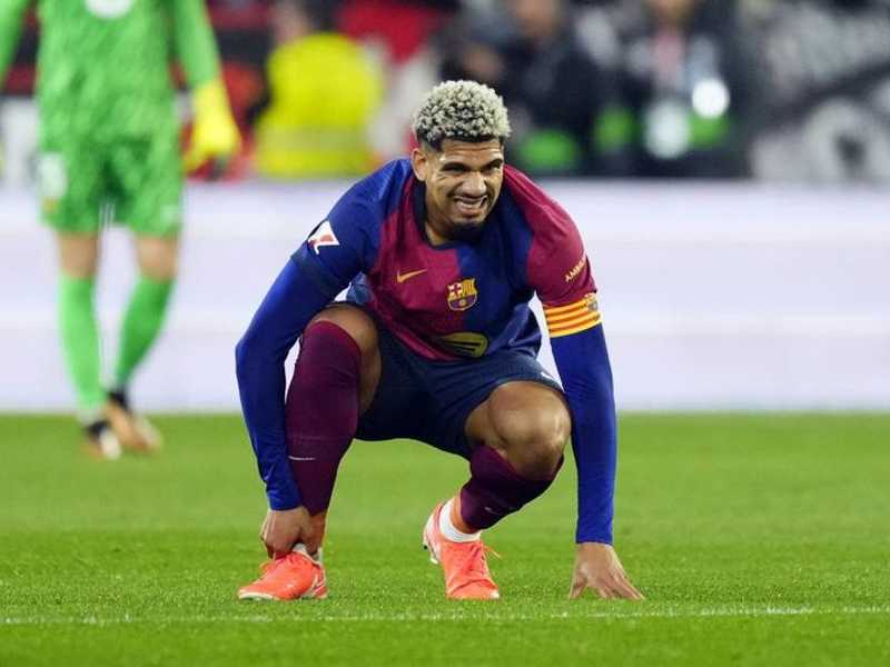 Hansi Flick Ancam Depak Ronald Araujo dari Barcelona Jika Performa Tak Membaik