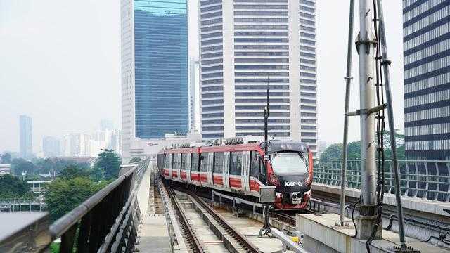 Gangguan Listrik Lumpuhkan LRT Jabodebek, Ratusan Penumpang Dievakuasi