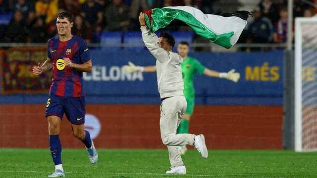 Momen bendera Palestina berkibar di laga Barcelona vs Getafe