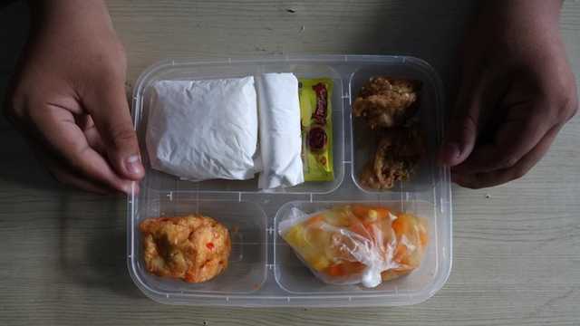 301 siswa di Bandung keracunan usai santap makan gratis