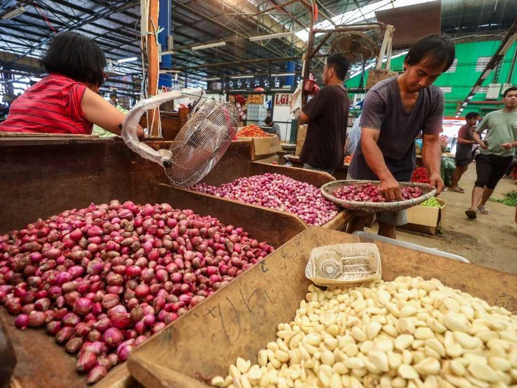 Harga Pangan Fluktuatif: Beras dan Bawang Turun, Cabai dan Ikan Naik