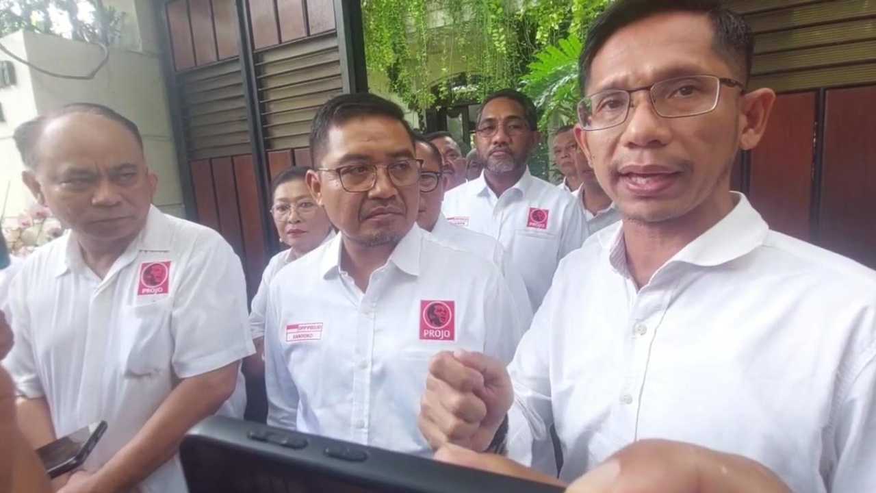 Projo Saksikan Langsung: Jokowi Perlihatkan Ijazah di Solo