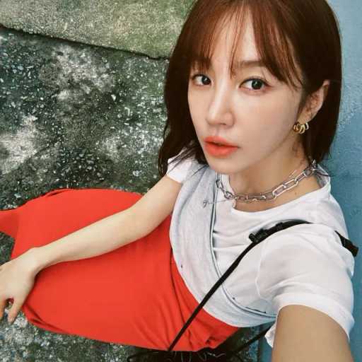 Yoon Eun Hye mengaku jadi korban siraman air keras, hampir kehilangan penglihatan