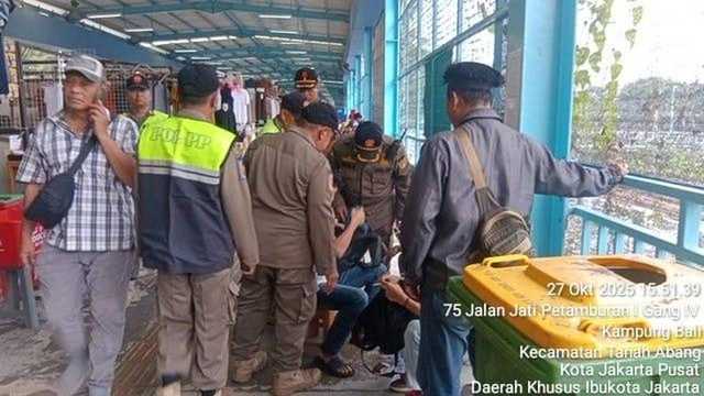 Tanah Abang Disasar: 10 Pengedar Obat Ilegal Diciduk, Ribuan Butir Disita