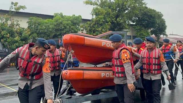 Brimob Polda Metro Jaya Siaga Penuh Hadapi Potensi Banjir Jakarta