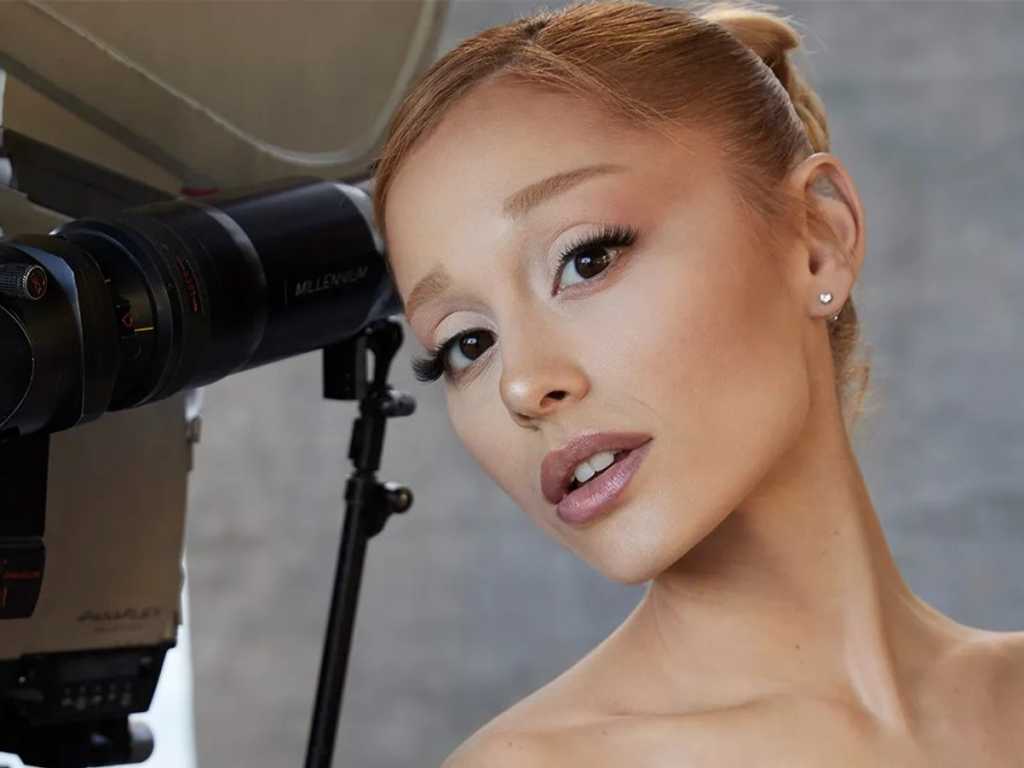 Ariana Grande Guncang Panggung Lagi: Tur Perdana Setelah 7 Tahun Diumumkan!