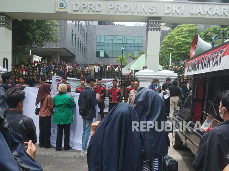 Geger! Gaji DPRD DKI Tembus Rp 139 Juta, Mahasiswa Geruduk Tuntut Transparansi