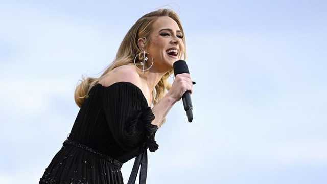 Adele Didekati untuk Tampil di Super Bowl Halftime Show 2026