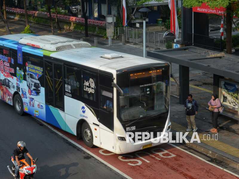 Bus Transjakarta Tabrak Toko di Manggarai, Penjaga Luka-luka