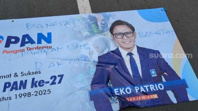 Viral! Spanduk Eko Patrio PAN Jadi Sasaran Vandalisme Demo Buruh DPR