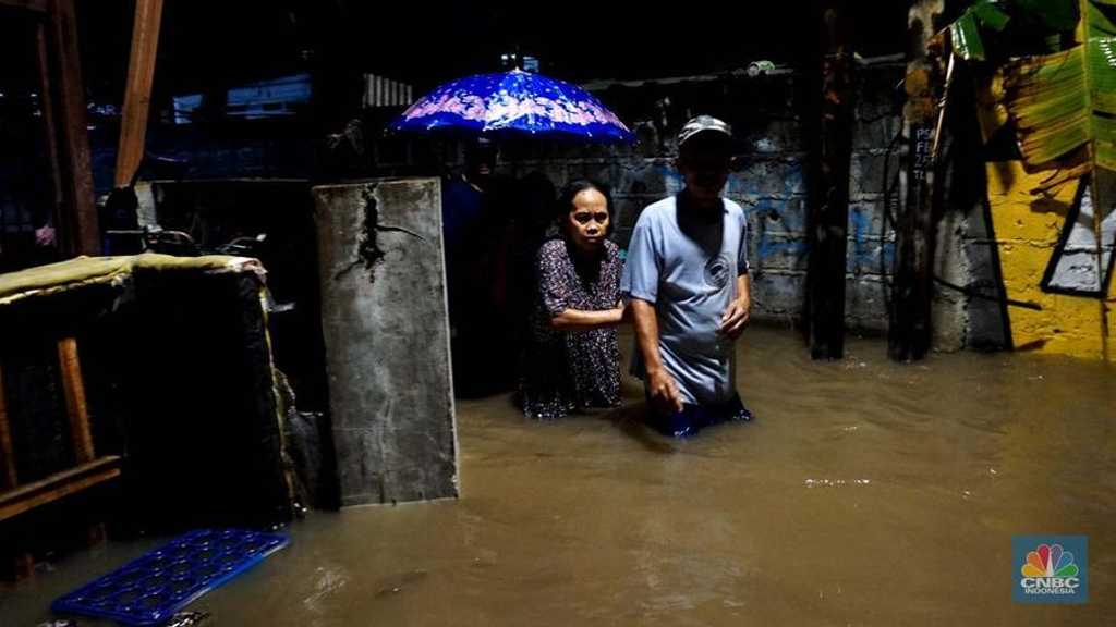 BMKG peringatkan hujan lebat dan angin kencang di Indonesia pertengahan September 2025