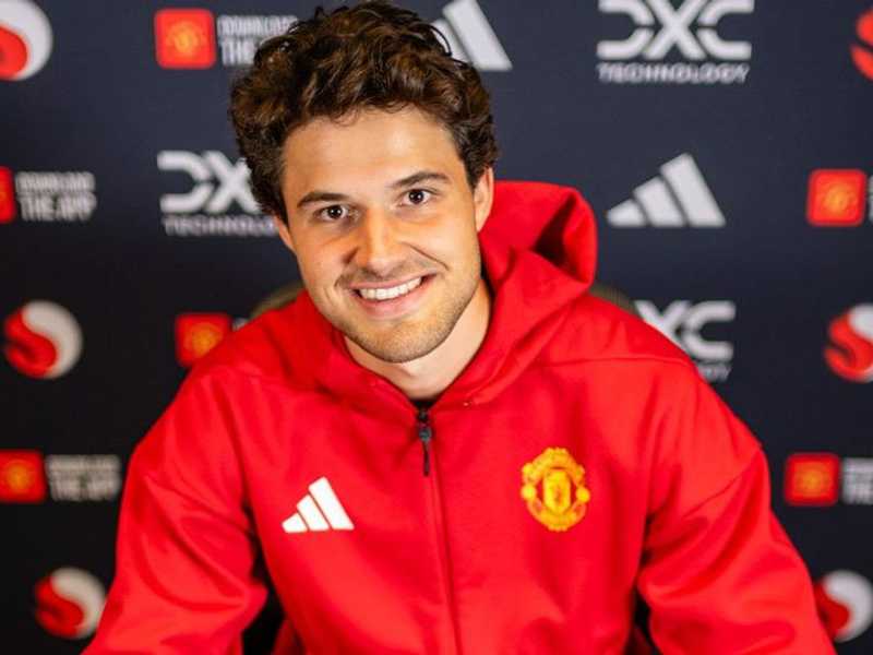 Kontroversi Transfer MU! Senne Lammens Ditolak Leeds & Sunderland, Kini Resmi ke Old Trafford Rp430 M!