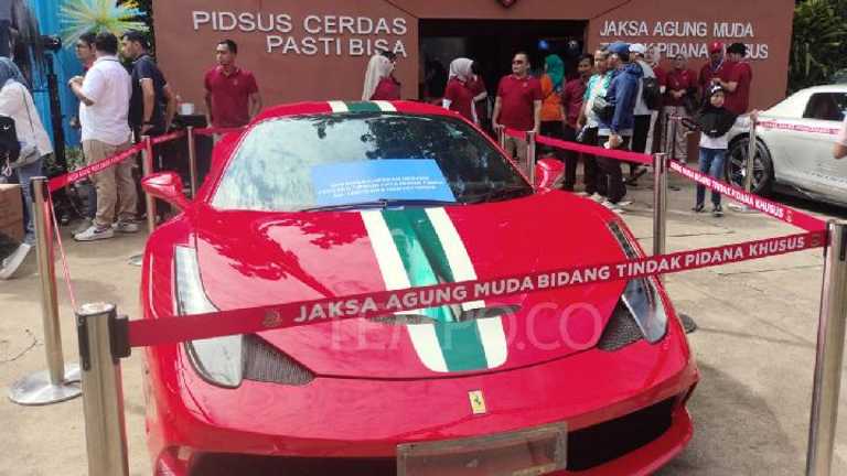 Kejagung Pamerkan Mobil Mewah Harvey Moeis, Tunjukkan Hasil Sitaan Korupsi