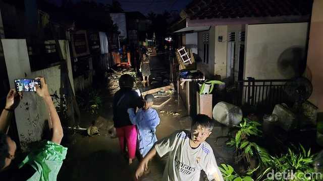 Banjir Bandang Terjang Sukabumi, 1.500 Jiwa Terdampak dan Mengungsi