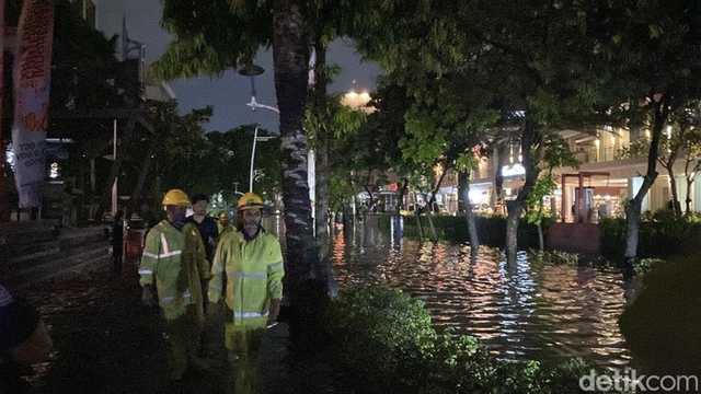 Gubernur DKI: Tanggul Kemang Village Jebol, Kali Krukut Meluap Picu Banjir