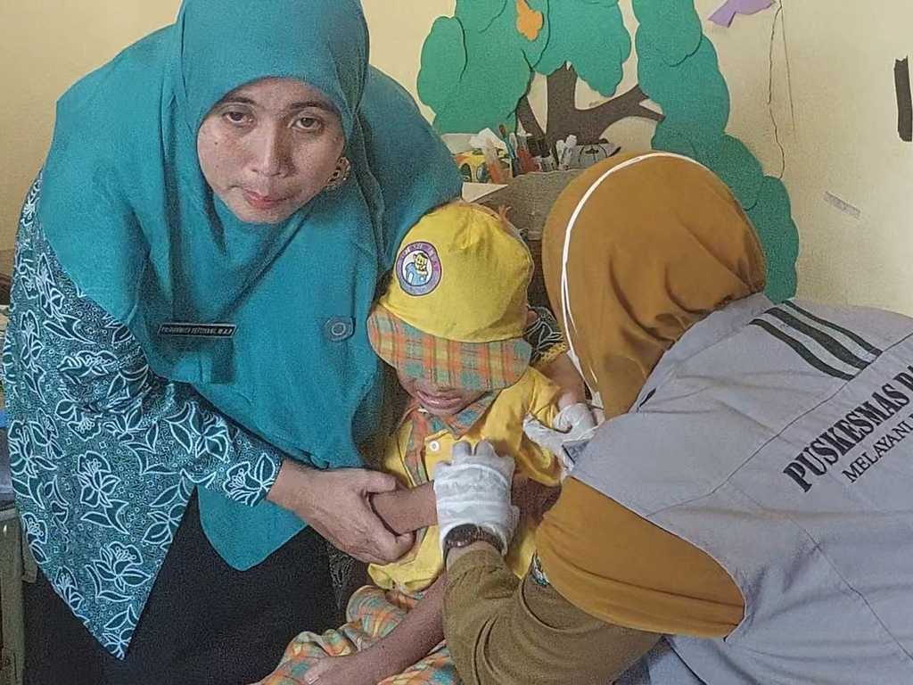 KLB Campak Sumenep: 17 Anak Meninggal, Krisis Kepercayaan Vaksin Jadi Biang Kerok