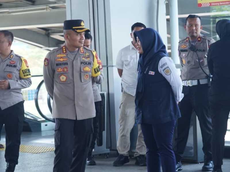 Polres Metro Bekasi sekat massa di Cikarang, cegah anarko gabung demo buruh