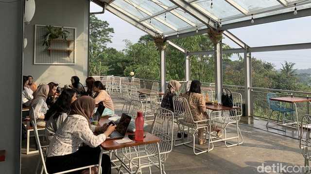 Ironi: Anak Muda Literasi Tinggi, Tapi Keuangan Nasional Terjun Bebas