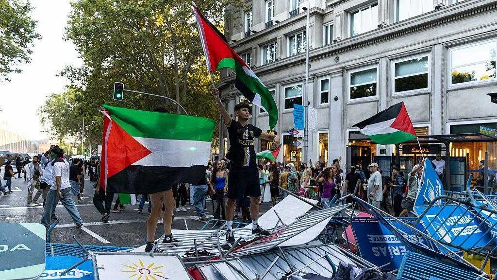 UCI pertanyakan kemampuan Spanyol jadi tuan rumah setelah protes pro-Palestina batalkan etape Vuelta