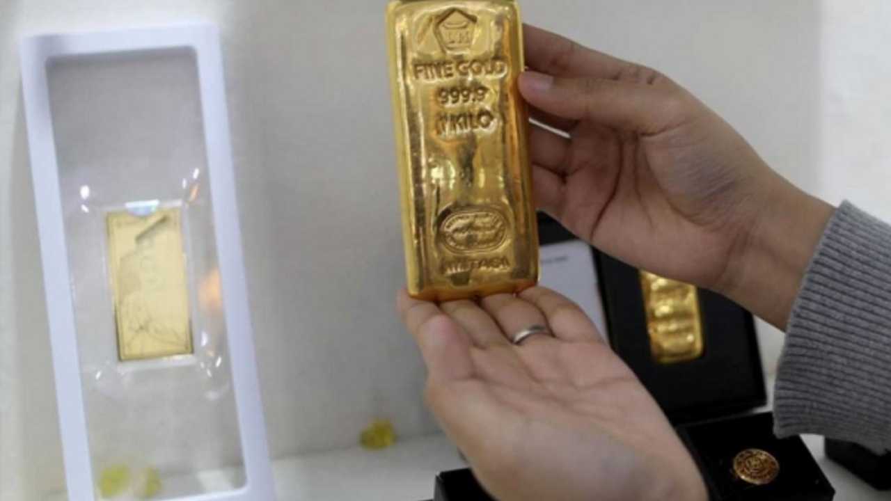 Akhirnya! Harga Emas Antam Anjlok Rp57.000 per Gram