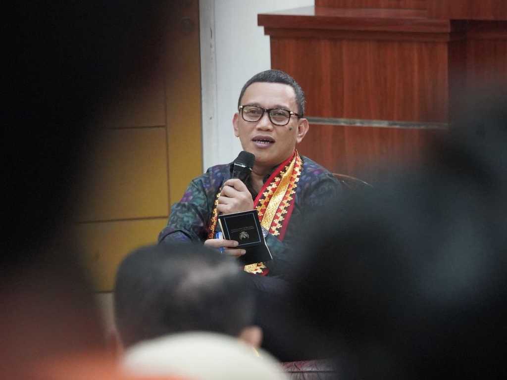 Karding Ambil Alih Tanggung Jawab Foto Viral Raja Juli & Azis Wellang
