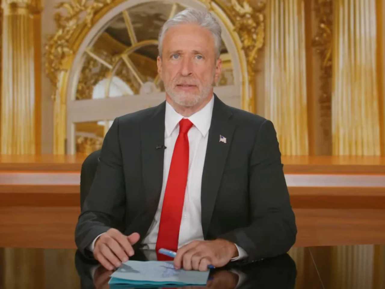 Jon Stewart hindari kritik Trump usai Jimmy Kimmel diskors