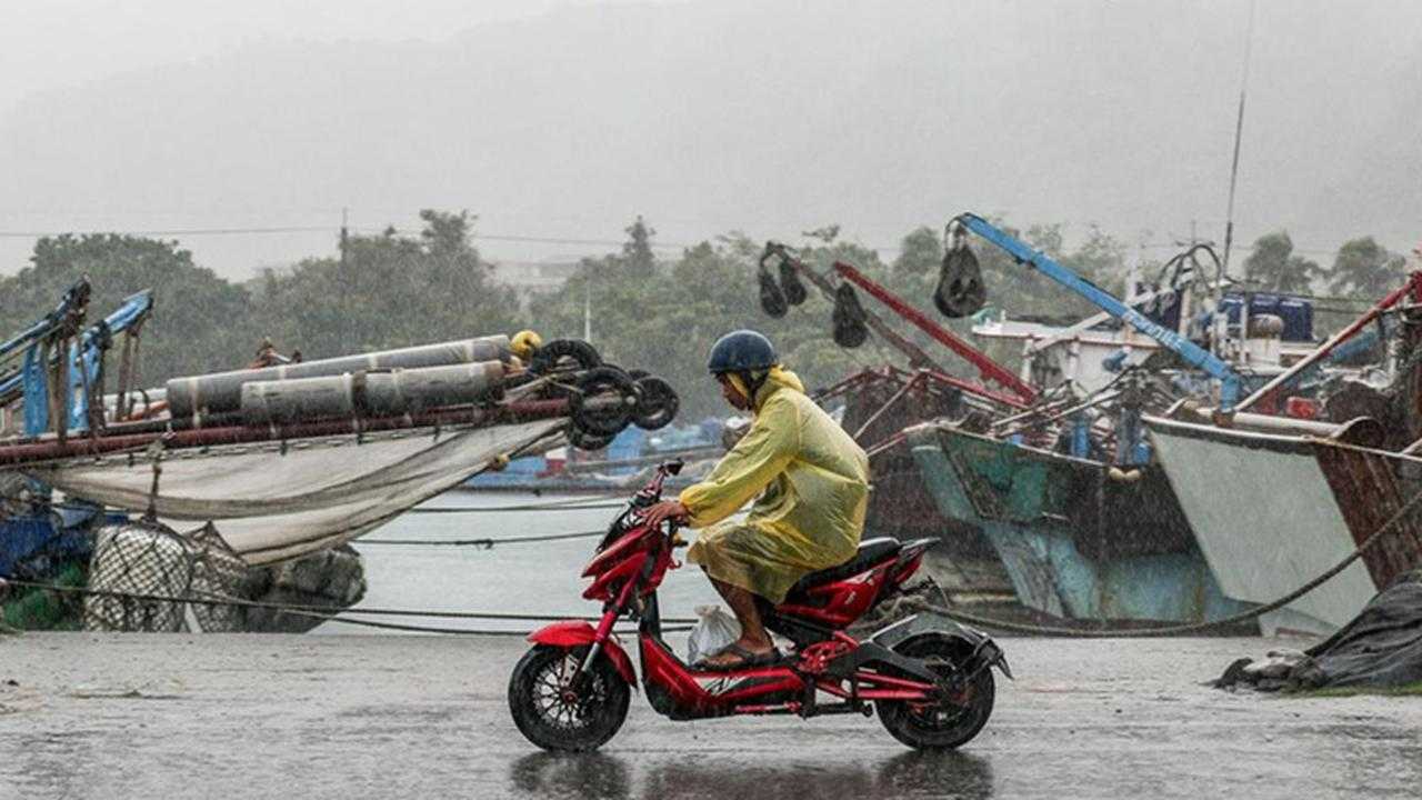 Topan Fung-Wong Landa Taiwan: 51 Terluka, Ribuan Warga Dievakuasi