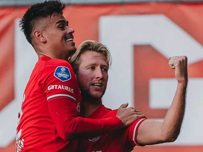 Kapten FC Twente Buka Suara: Mees Hilgers Tetap Bagian Tim, Meski Tanpa Menit Bermain