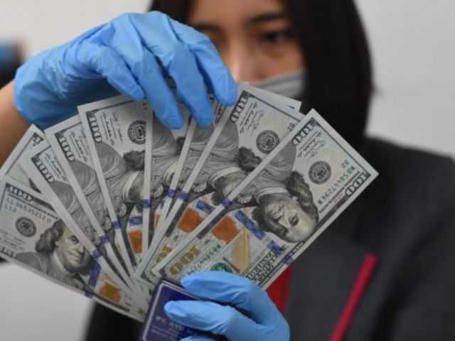 Dolar AS Menguat, Wall Street Melambung Dipimpin Amazon