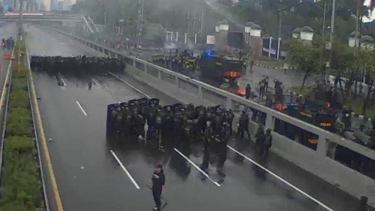 Demo Ricuh Dekat DPR, Jasamarga Alihkan Lalu Lintas Tol Dalam Kota