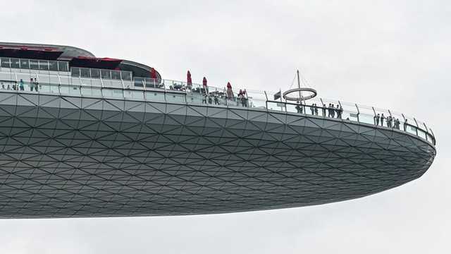 Marina Bay Sands Terbakar: Asap Hitam Selimuti Lantai 55