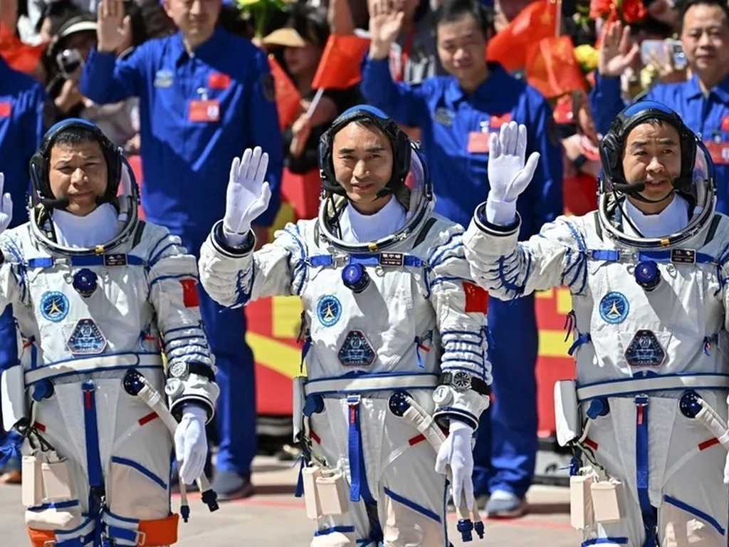 3 Astronaut China Tertahan di Tiangong, Kapsul Rusak Akibat Serpihan Antariksa