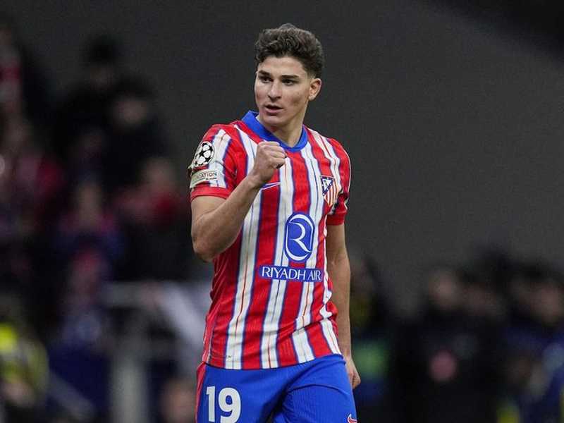 Barcelona Siap Rogoh Kocek Rp1,7 Triliun Demi Julian Alvarez, Gantikan Lewandowski 2026