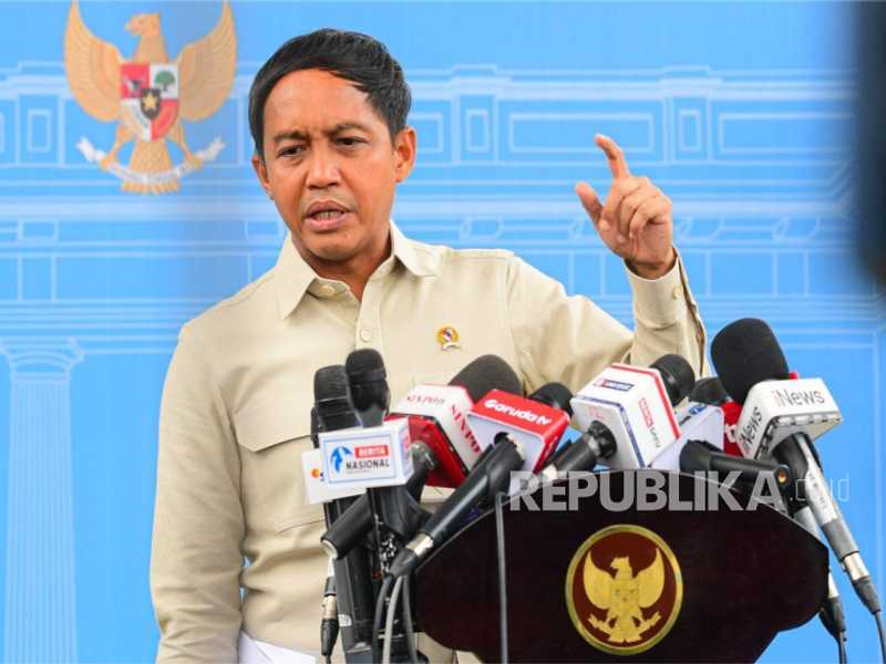 Menhut Raja Juli Minta Maaf ke Prabowo & DPR Usai Geger Foto Domino dengan Eks Pembalak Liar