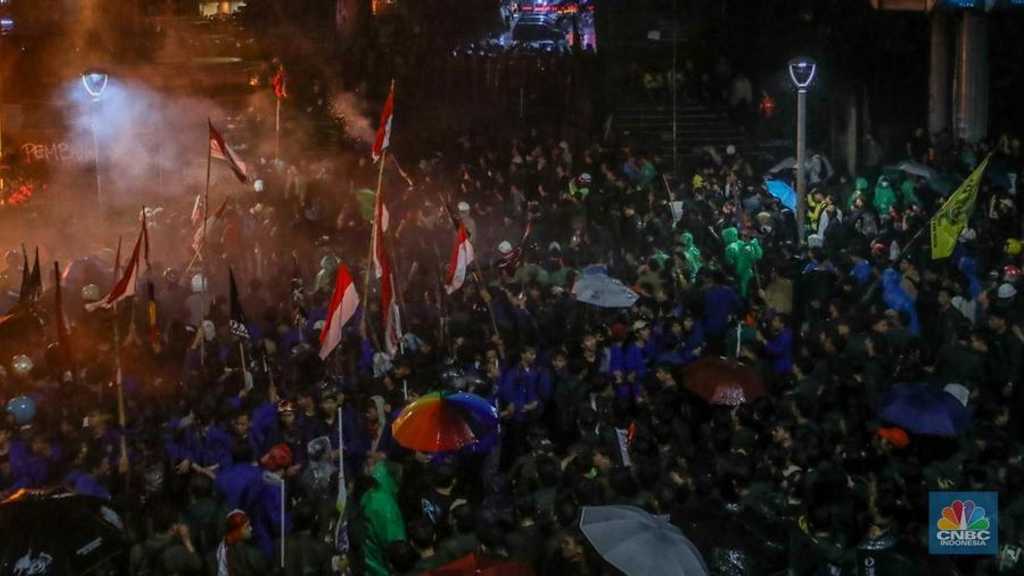 Polisi Blokir 592 Akun Medsos Provokator Demo, 7 Tersangka Ditangkap!