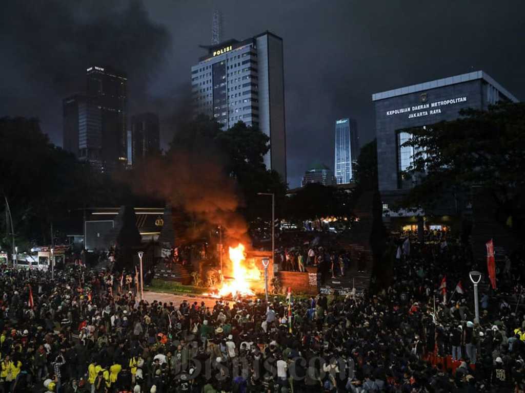 Alvin Lie Bongkar Dugaan Modifikasi Cuaca Saat Demo DPR, Pesawat PK-SNL Terlibat?