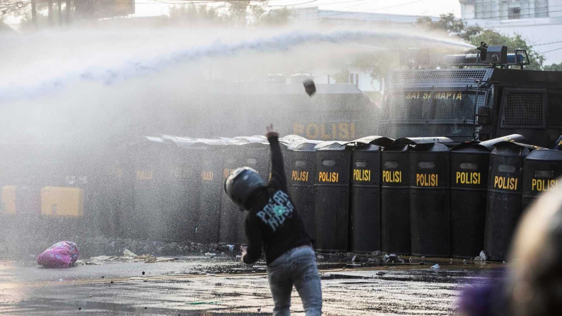 Demo Mahasiswa di DPR Ricuh, Gas Air Mata Ditembakkan, Tol Dalam Kota Lumpuh