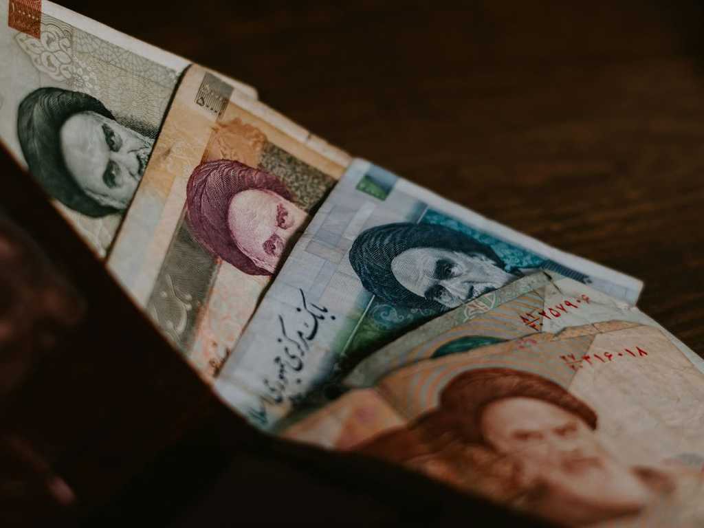 Iran Hapus Empat Nol Mata Uang Rial, Ganti Toman Tahun Ini
