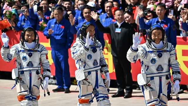 Puing Orbit Hantam Pesawat, 3 Astronot China Tertahan di Luar Angkasa